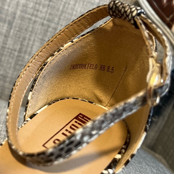 Snake print heels - Picture 2 of 4